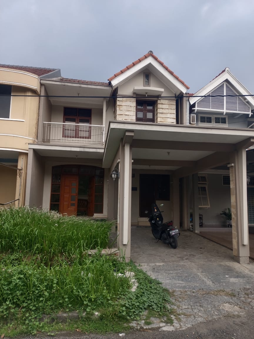 Rumah Dijual Semi Furnished di Cluster Meadow Green Lippo Cikarang 